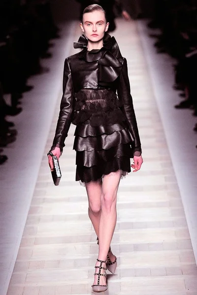 Look 10
